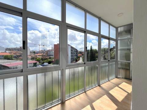 Apartamento T1 com varanda junto ao Carvalhido