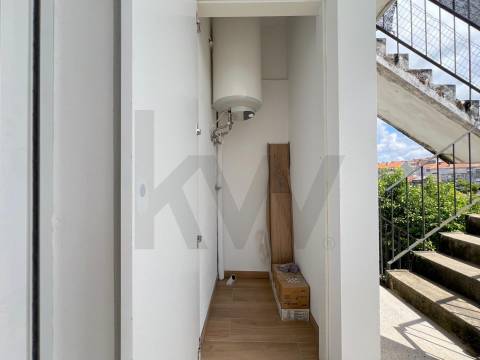 Apartamento T1 com varanda junto ao Carvalhido
