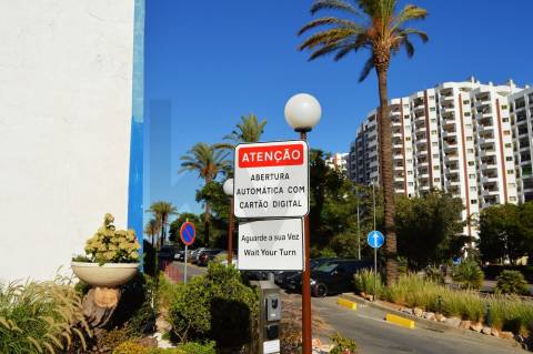 Apartamento T1 Mobilado e Equipado no Clube Praia da Rocha, a 300m do Mar!