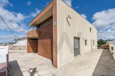 Moradia T3 independente - O Lar Perfeito para a Sua Família em Guifões, Matosinhos