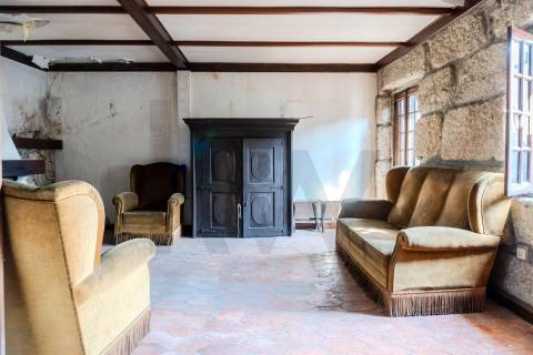 Oportunidade Rara no Coração Histórico de GuimarãesPara reabilitação e valorização imediata