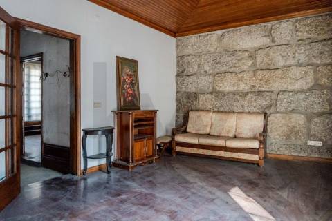 Oportunidade Rara no Coração Histórico de GuimarãesPara reabilitação e valorização imediata