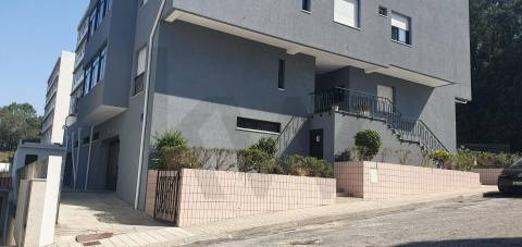 Apartamento T2 de 2 frentes - Varanda, Garagem, Elevador e Excelente Acesso ao Porto e Gondomar