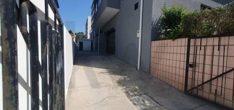 Apartamento T2 de 2 frentes - Varanda, Garagem, Elevador e Excelente Acesso ao Porto e Gondomar