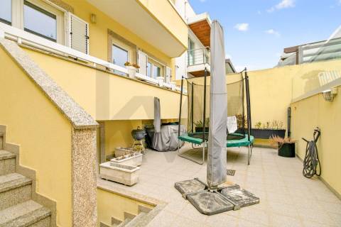 Moradia T4 com piscina a 240m Praia de Canidelo