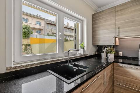 Moradia T4 com piscina a 240m Praia de Canidelo