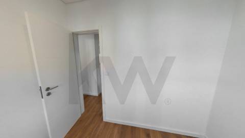 Moradia com 2 pisos em Águas Santas junto ao Parque Urbano de Moutidos 