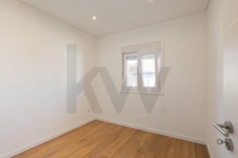 Moradia com 2 pisos em Águas Santas junto ao Parque Urbano de Moutidos 