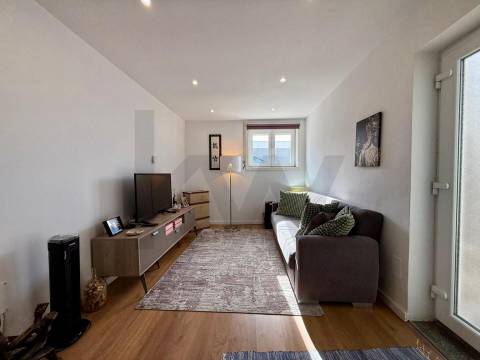 Moradia com 2 pisos em Águas Santas junto ao Parque Urbano de Moutidos 