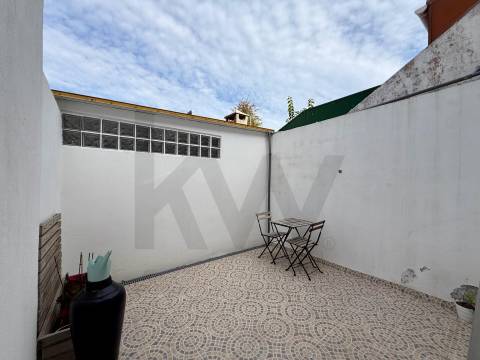 Moradia com 2 pisos em Águas Santas junto ao Parque Urbano de Moutidos 