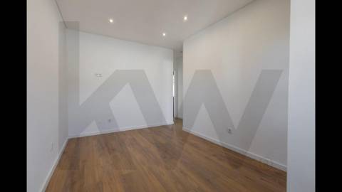 Moradia com 2 pisos em Águas Santas junto ao Parque Urbano de Moutidos 