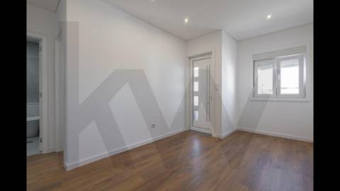 Moradia com 2 pisos em Águas Santas junto ao Parque Urbano de Moutidos 