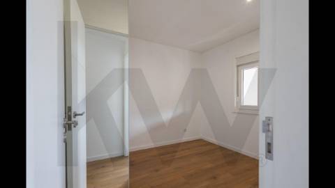 Moradia com 2 pisos em Águas Santas junto ao Parque Urbano de Moutidos 