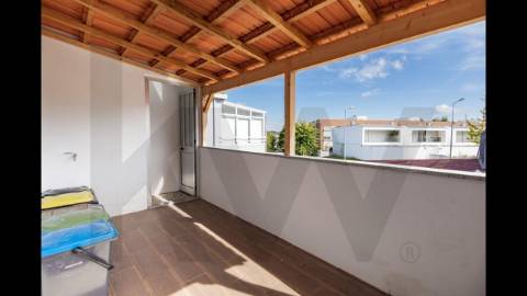 Moradia com 2 pisos em Águas Santas junto ao Parque Urbano de Moutidos 