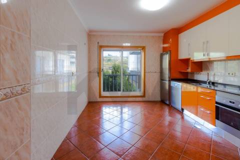 T2 com Garagem e Varandas, Cozinha Equipada – Sever de Vouga