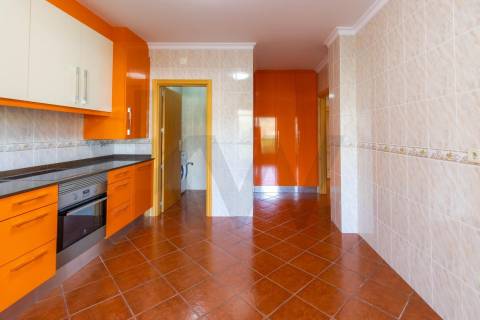 T2 com Garagem e Varandas, Cozinha Equipada – Sever de Vouga