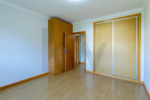 T2 com Garagem e Varandas, Cozinha Equipada – Sever de Vouga