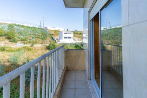 T2 com Garagem e Varandas, Cozinha Equipada – Sever de Vouga