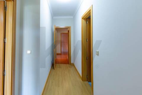 T2 com Garagem e Varandas, Cozinha Equipada – Sever de Vouga