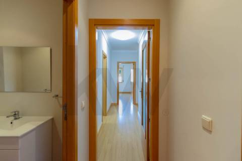 T2 com Garagem e Varandas, Cozinha Equipada – Sever de Vouga