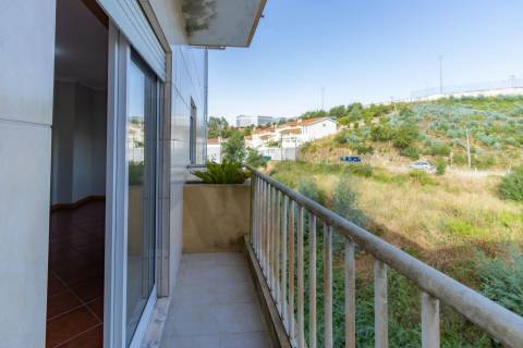 T2 com Garagem e Varandas, Cozinha Equipada – Sever de Vouga