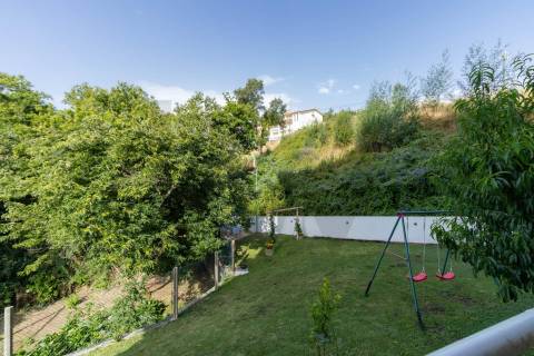 T2 com Garagem e Varandas, Cozinha Equipada – Sever de Vouga