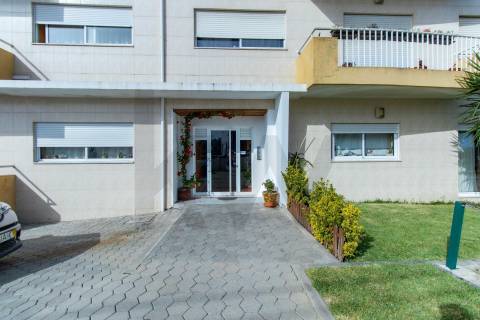 T2 com Garagem e Varandas, Cozinha Equipada – Sever de Vouga