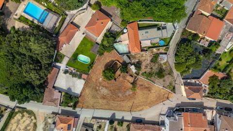Terreno com 1.360 m2 - Castêlo da Maia - Maia