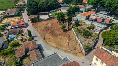 Terreno com 1.360 m2 - Castêlo da Maia - Maia