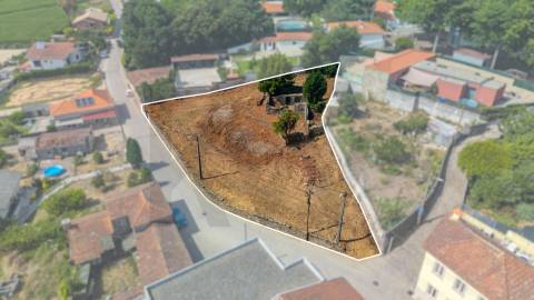 Terreno com 1.360 m2 - Castêlo da Maia - Maia