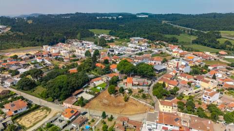 Terreno com 1.360 m2 - Castêlo da Maia - Maia