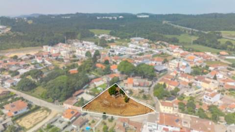 Terreno com 1.360 m2 - Castêlo da Maia - Maia