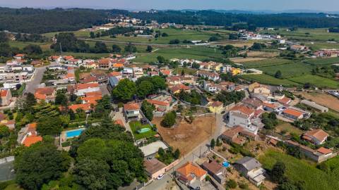 Terreno com 1.360 m2 - Castêlo da Maia - Maia