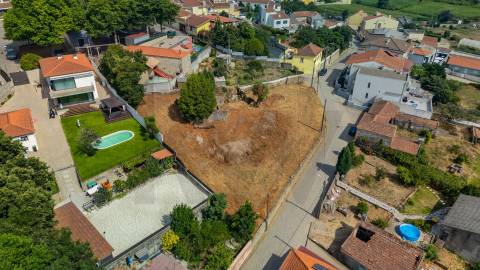 Terreno com 1.360 m2 - Castêlo da Maia - Maia