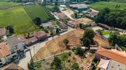 Terreno com 1.360 m2 - Castêlo da Maia - Maia