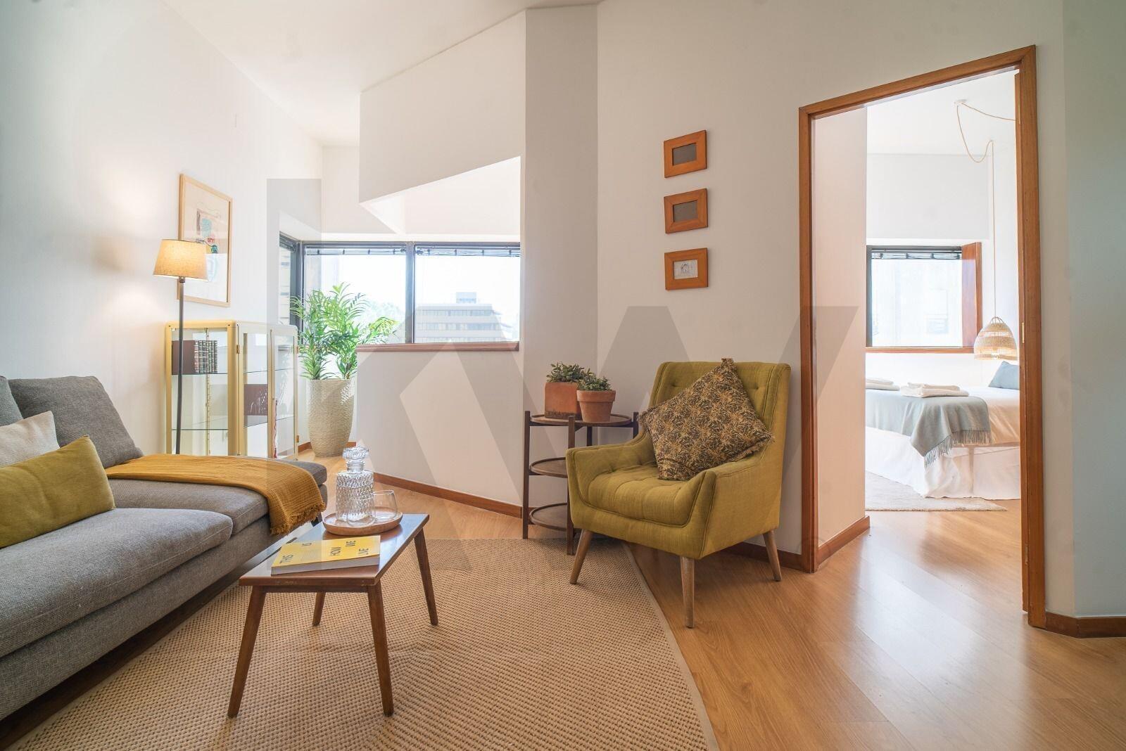 Apartamento T0 Remodelado com licença AL – Pronto a Rentabilizar no Centro do Porto
