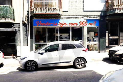 FANTÁSTICA LOJA, a poucos metros da Avenida da República