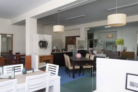 FANTÁSTICA LOJA, a poucos metros da Avenida da República