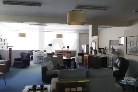 FANTÁSTICA LOJA, a poucos metros da Avenida da República