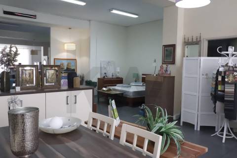 FANTÁSTICA LOJA, a poucos metros da Avenida da República