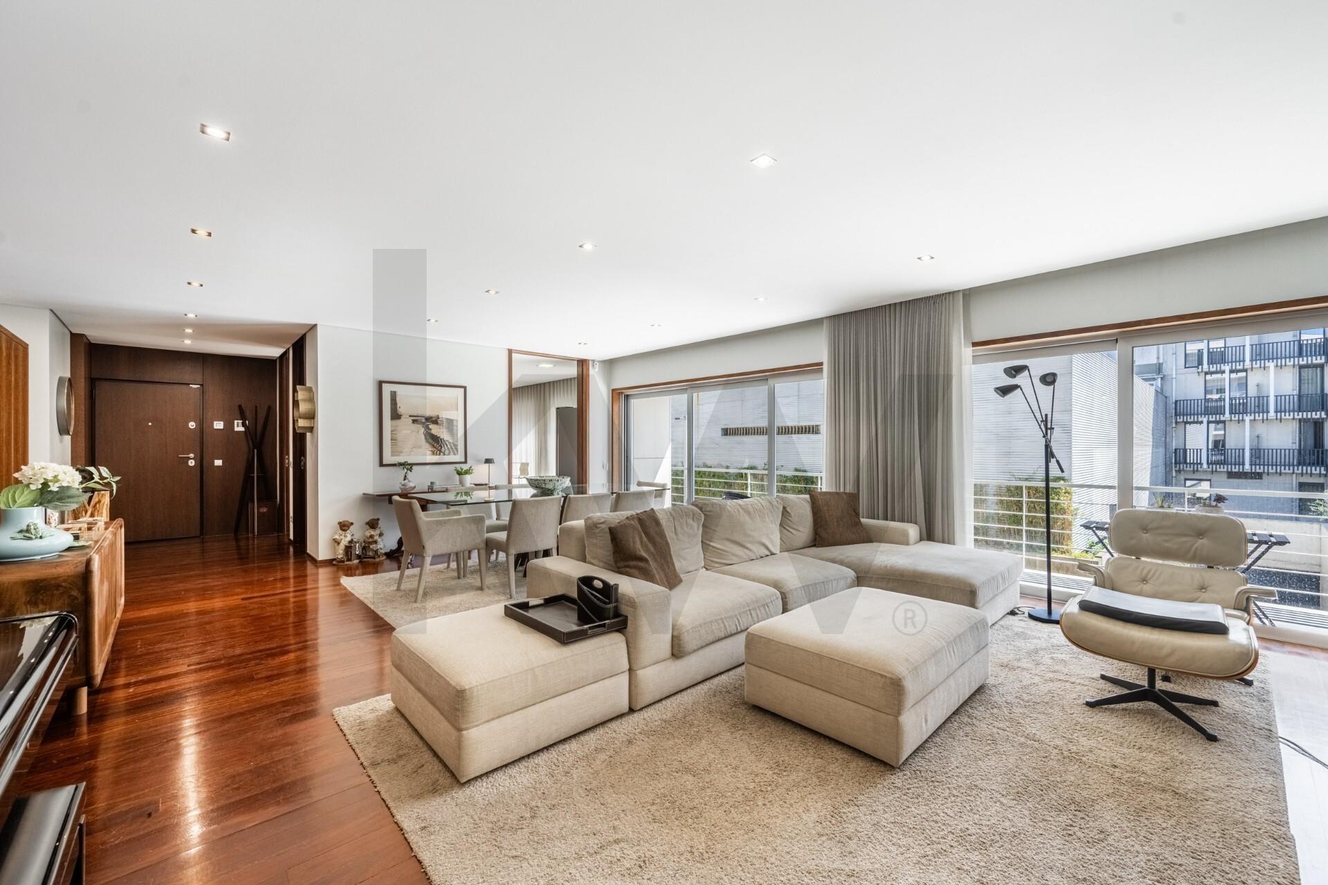 📍 Apartamento T3 Premium junto à Praça da Galiza