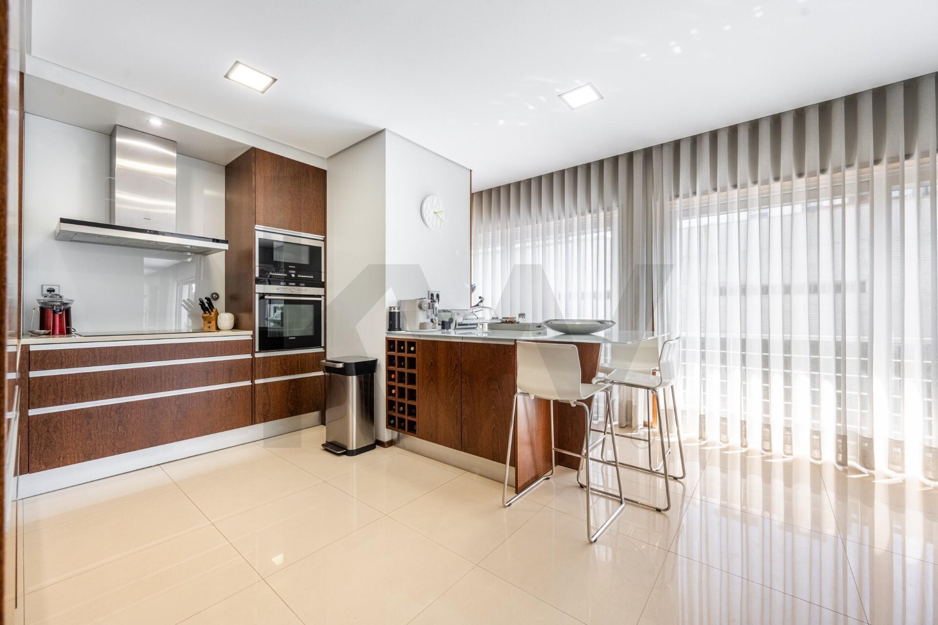 📍 Apartamento T3 Premium junto à Praça da Galiza