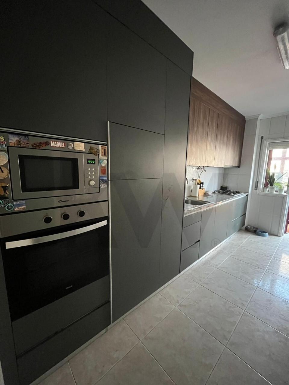 Apartamento T2 em Canelas, Vila Nova de Gaia – Terraço, Garagem e Excelente Localização