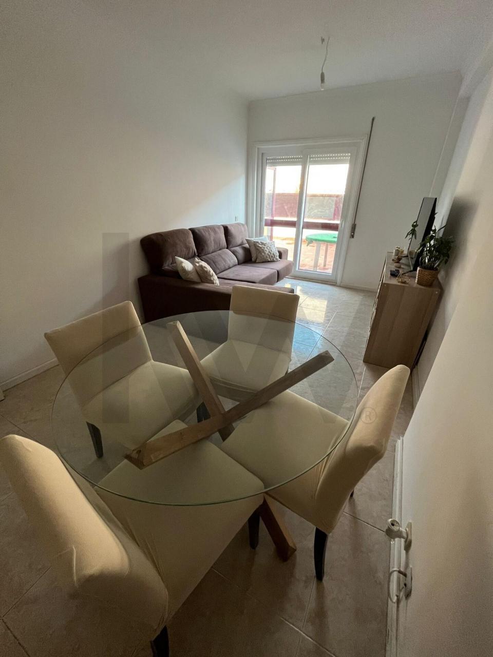 Apartamento T2 em Canelas, Vila Nova de Gaia – Terraço, Garagem e Excelente Localização
