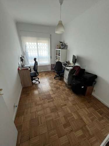 Apartamento T2 em Canelas, Vila Nova de Gaia – Terraço, Garagem e Excelente Localização