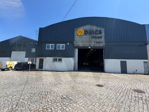 Pavilhão Industrial para Venda em Guifões - 1.744 m2
