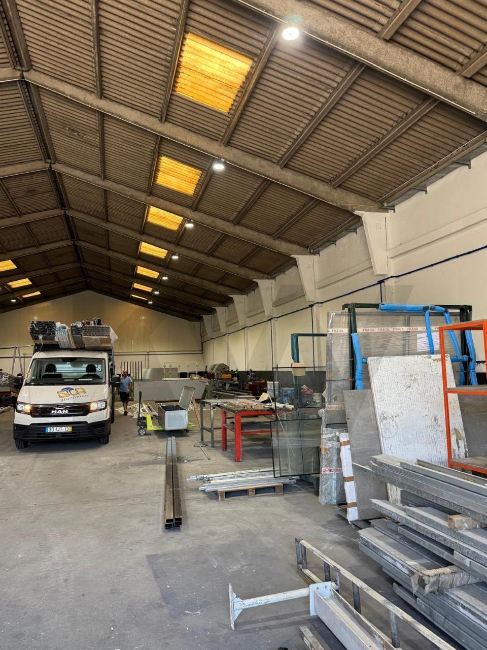 Pavilhão Industrial para Venda em Guifões - 1.744 m2