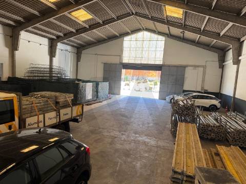 Pavilhão Industrial para Venda em Guifões - 1.744 m2