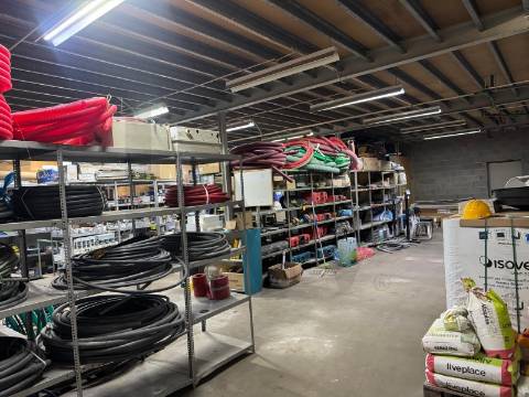 Pavilhão Industrial para Venda em Guifões - 1.744 m2