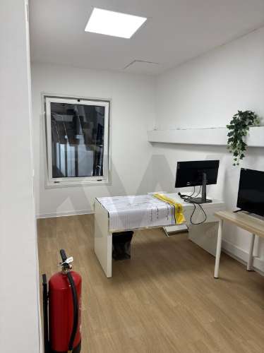 Pavilhão Industrial para Venda em Guifões - 1.744 m2